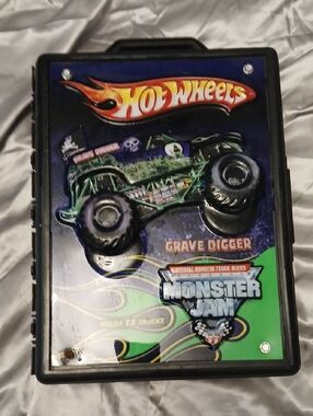 Hot Wheels Grave Digger Monster Jam Carrying Case - Green